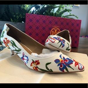 NEVER WORN Tory Burch 9.5 Embroidered Canvas Pumps